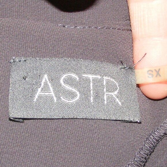 ASTR Tank top XS, Beaded shoulder, Keyhole, Brown - Picture 10 of 12